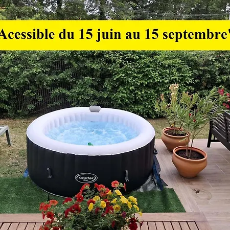 Hotes Jacuzzi Climatiseur Provence ベッド・アンド・ブレックファスト 3*