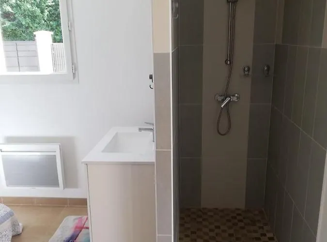 Hotes Jacuzzi Climatiseur Provence Bed and breakfast 3*
