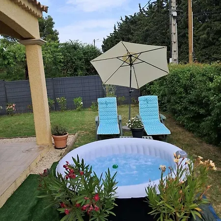Hotes Jacuzzi Climatiseur Provence לינה וארוחת בוקר